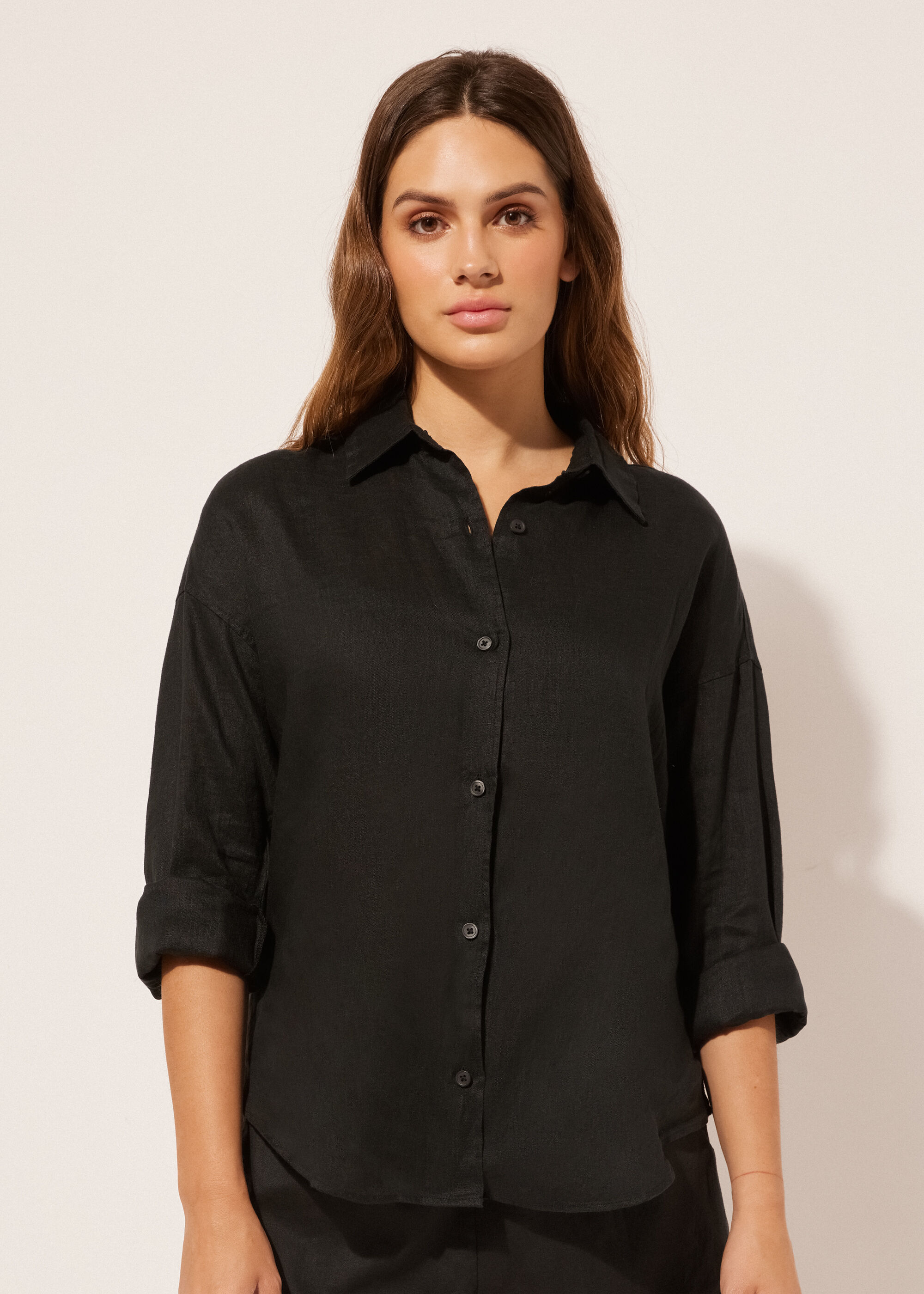 Kurze Hemdbluse aus Leinen