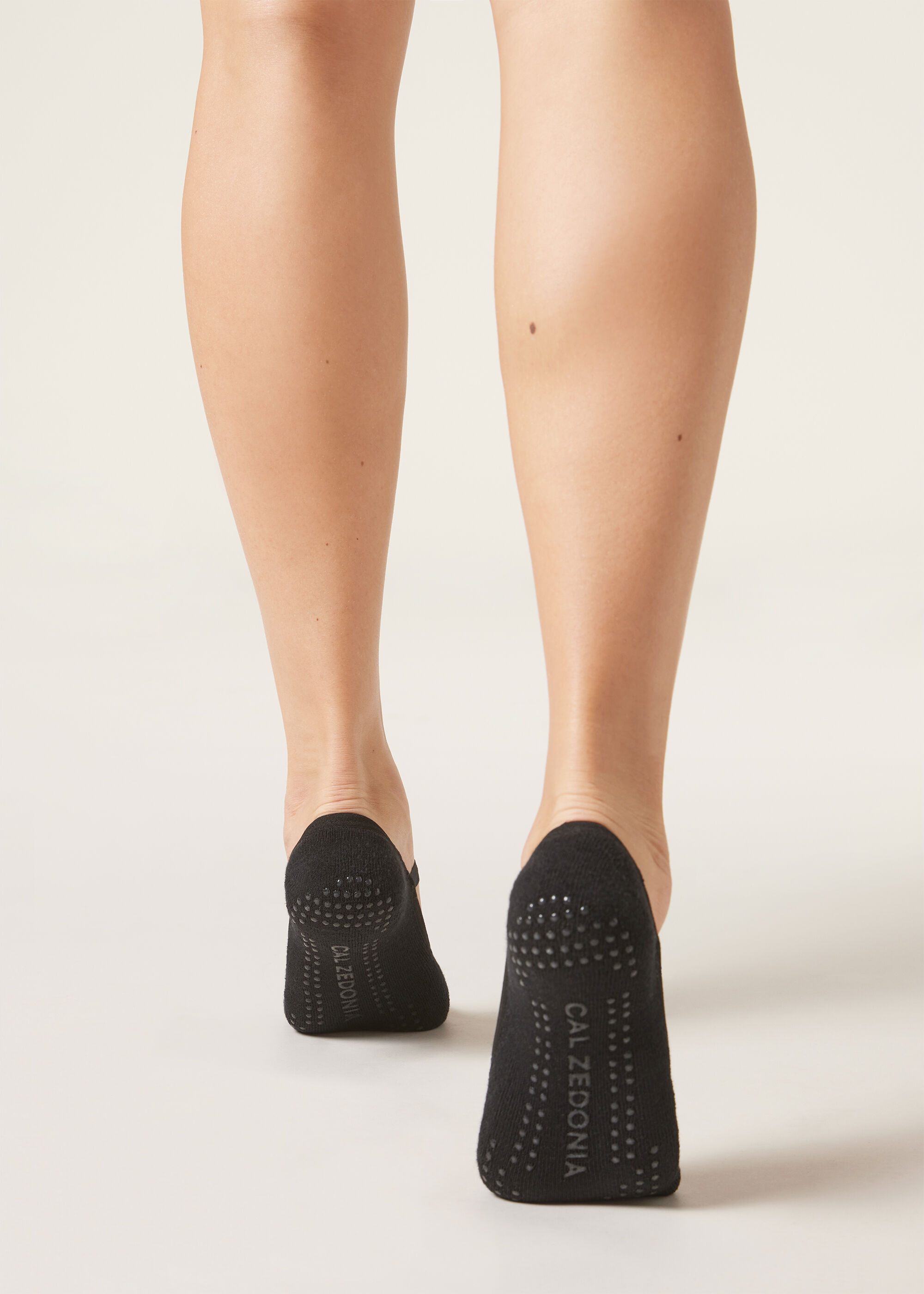 Chaussettes antidérapantes de Pilates avec croisement