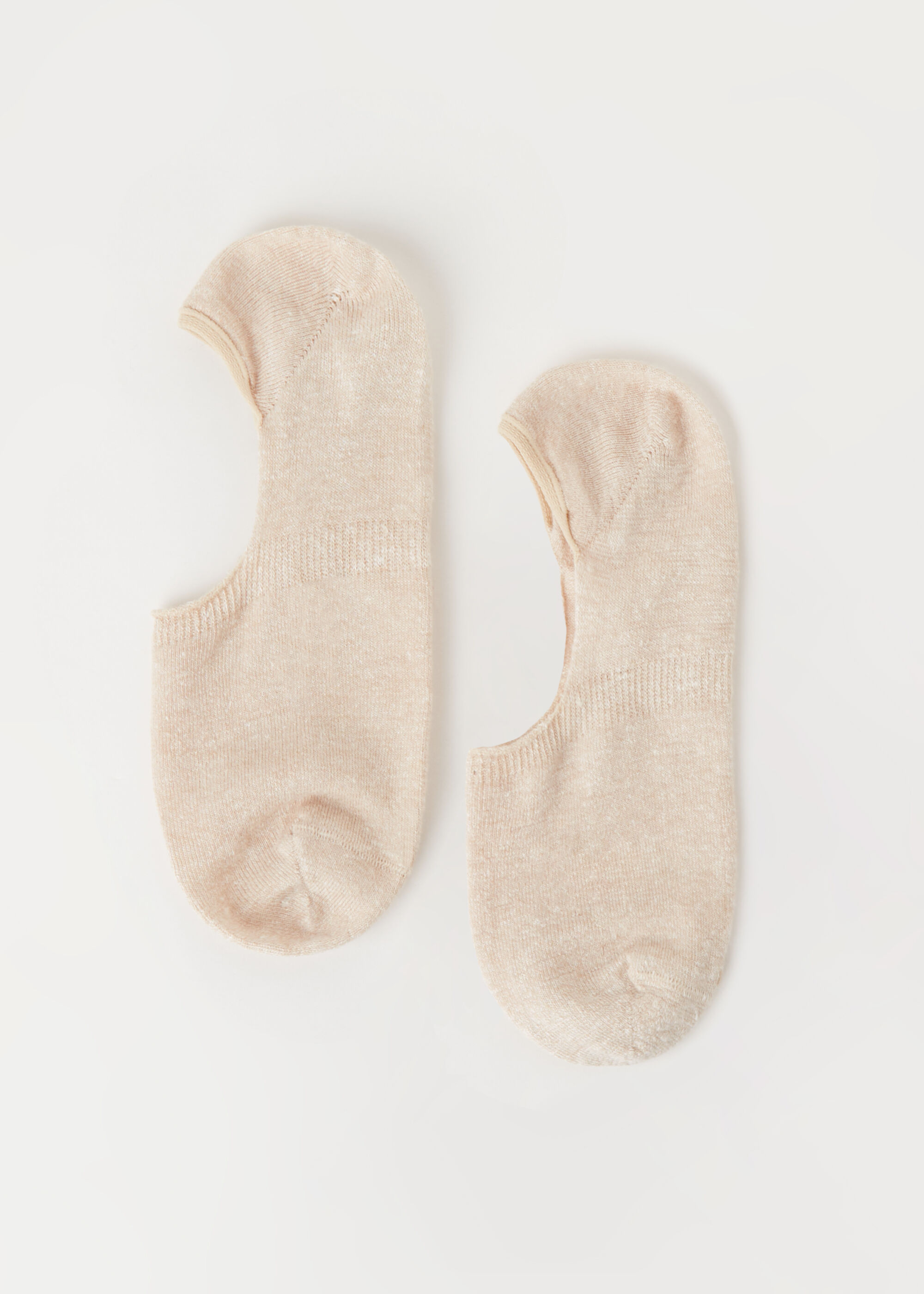 Unisex cool and breathable cotton and linen invisible socks.
