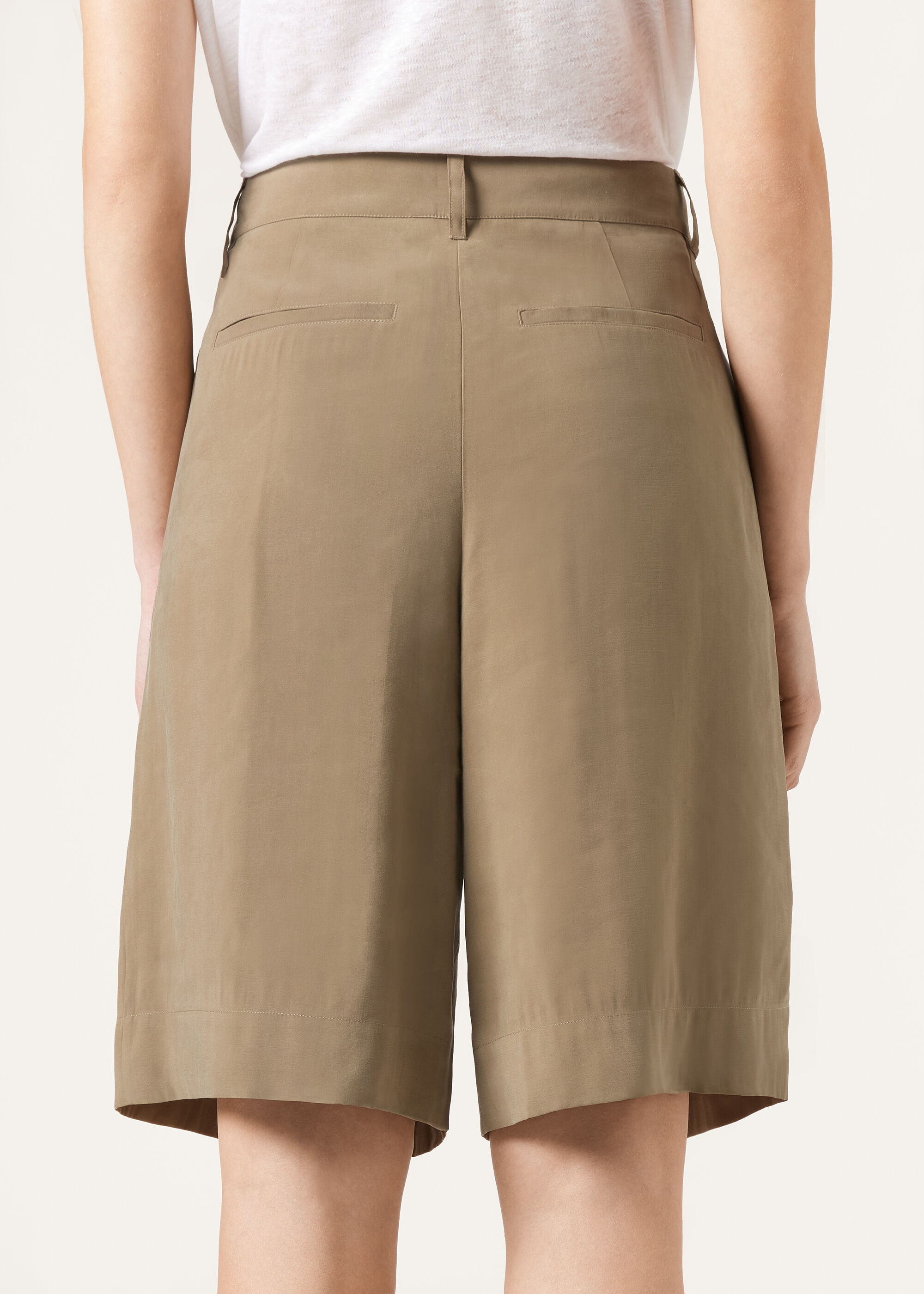 Soft Bermuda Pants with Pleats