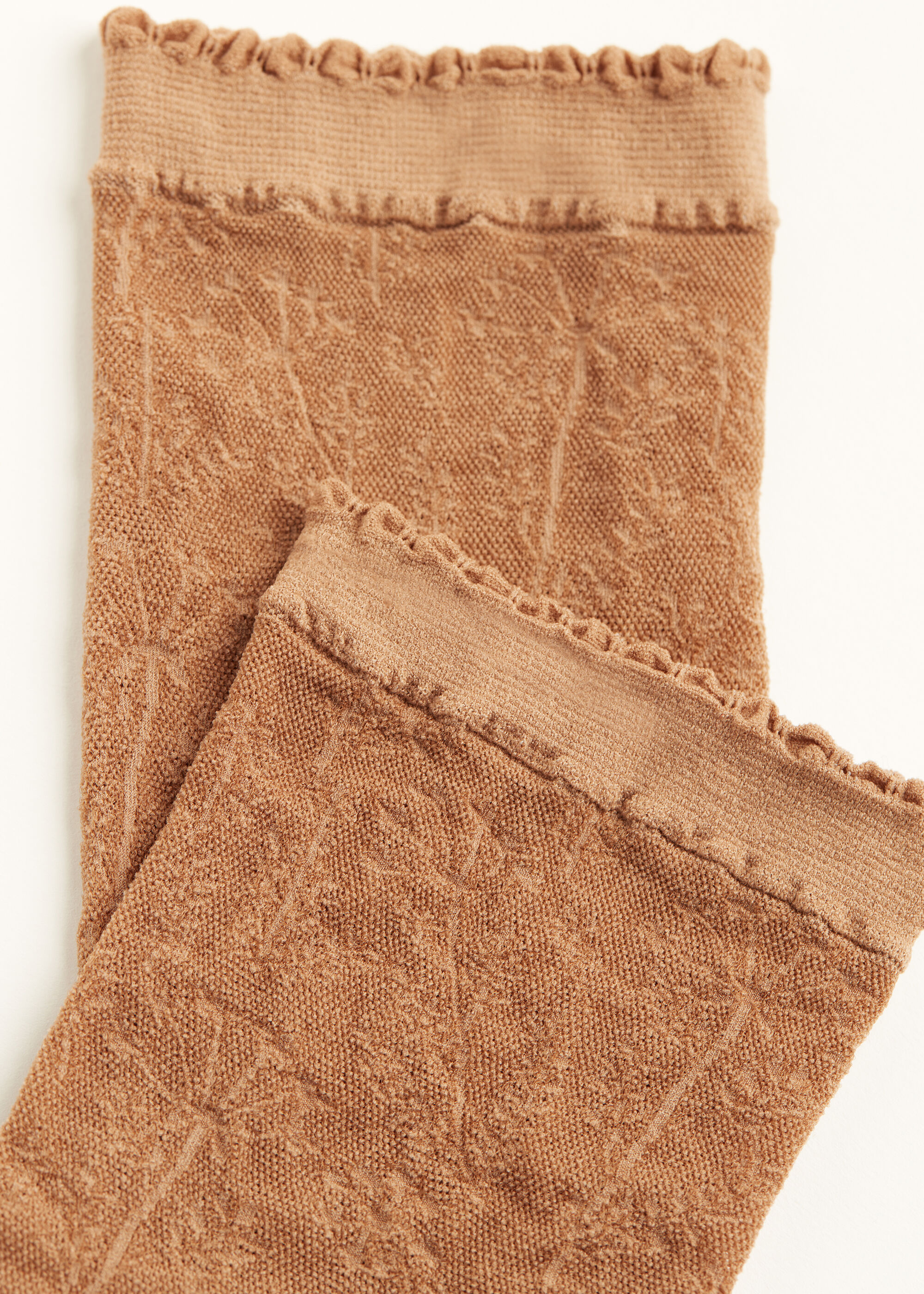 Kurze Netzsocken mit Blumenmuster