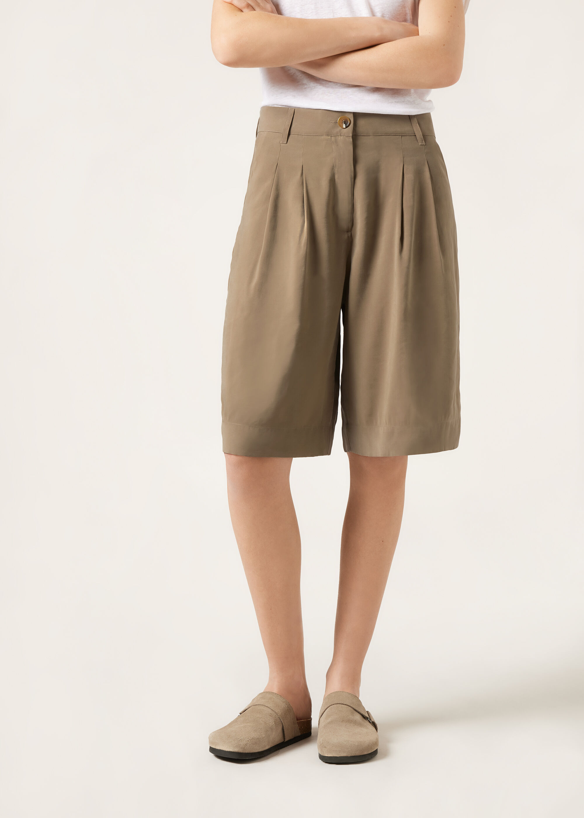 Soft Bermuda Pants with Pleats