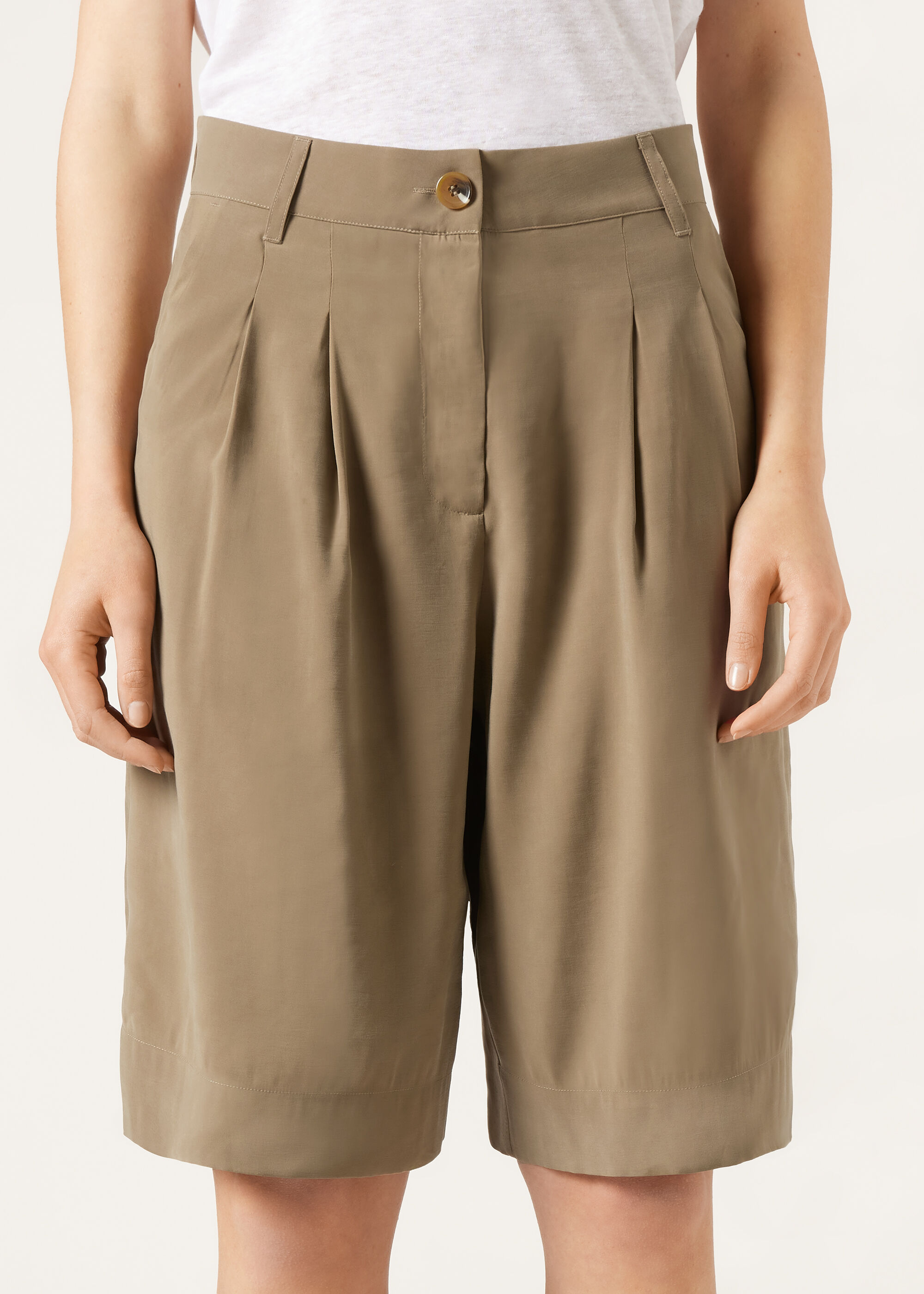 Soft Bermuda Pants with Pleats