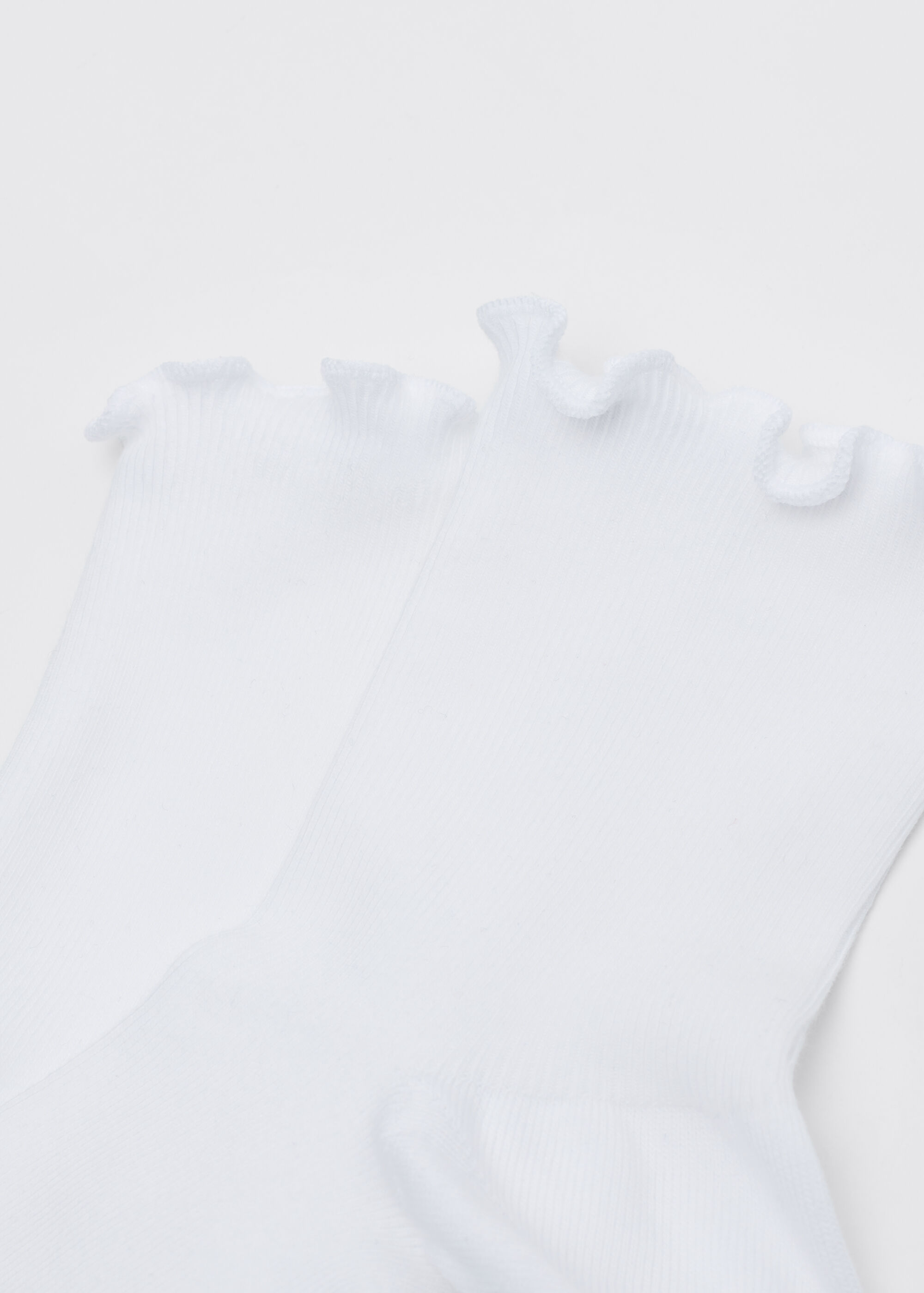 Ribbed Short Socks with Romantic Trim