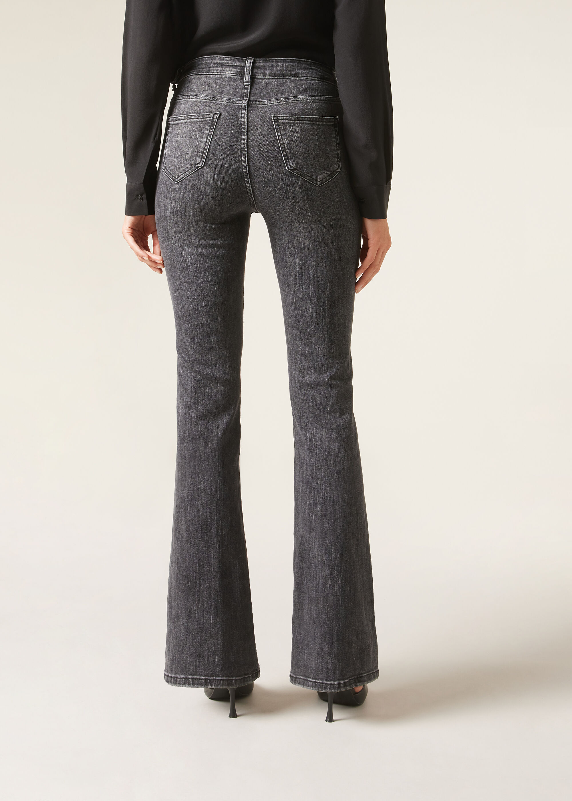 Utsvängda stretchjeans