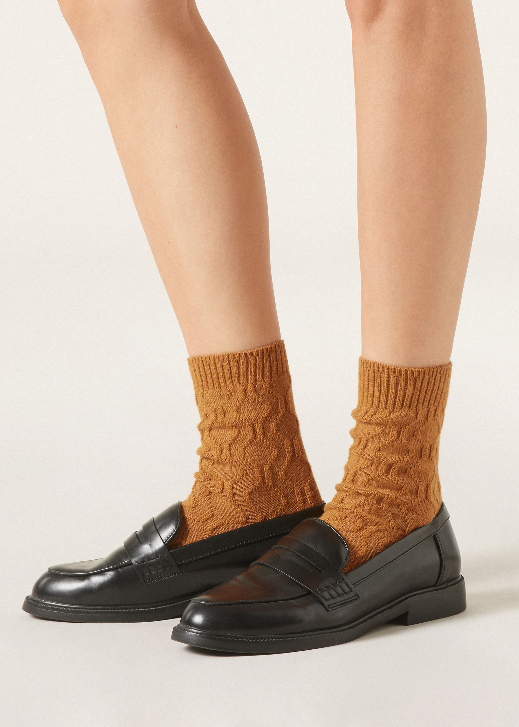 Socken mit Kaschmir und Zopfmuster