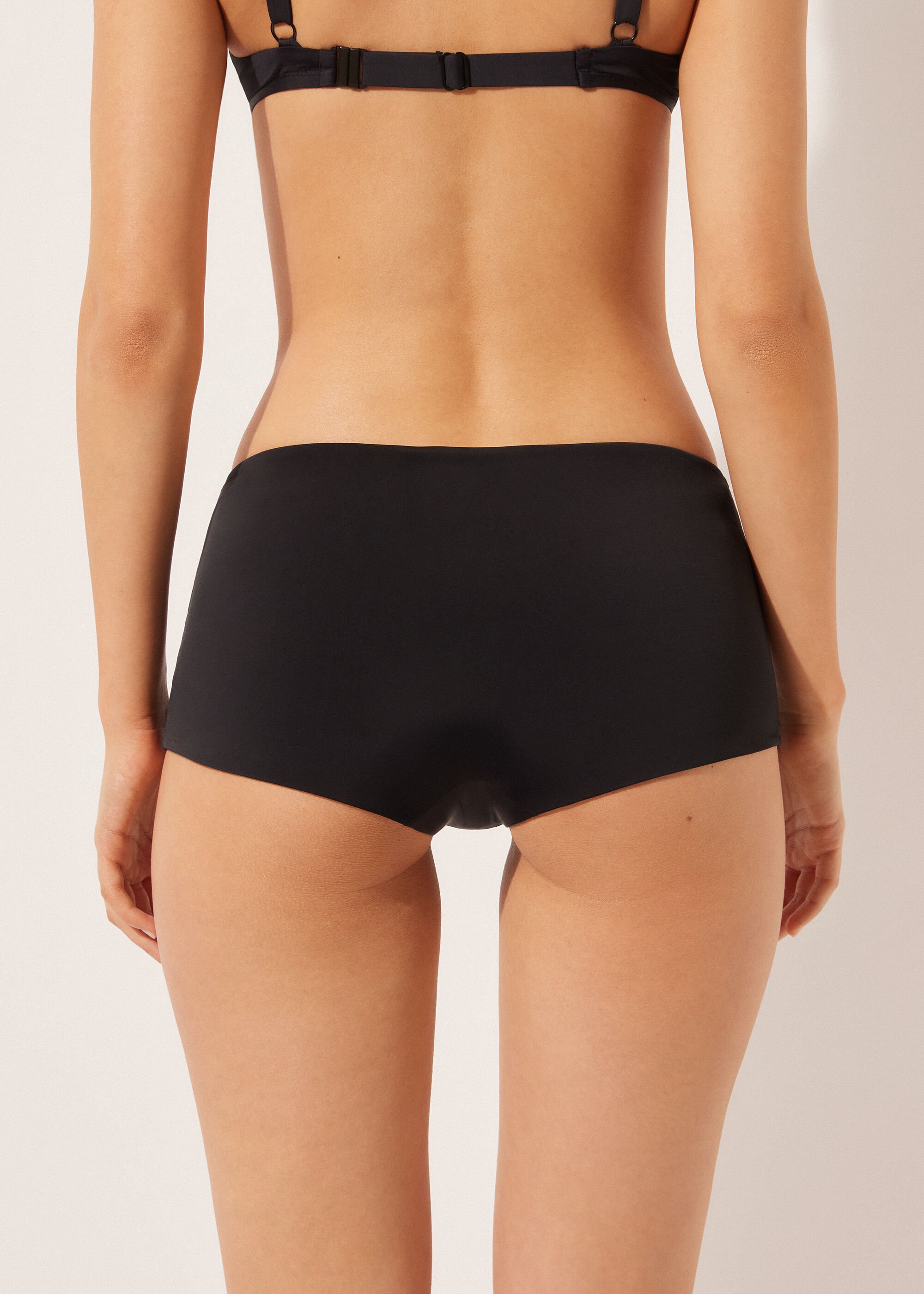 Badeshorts Indonesia