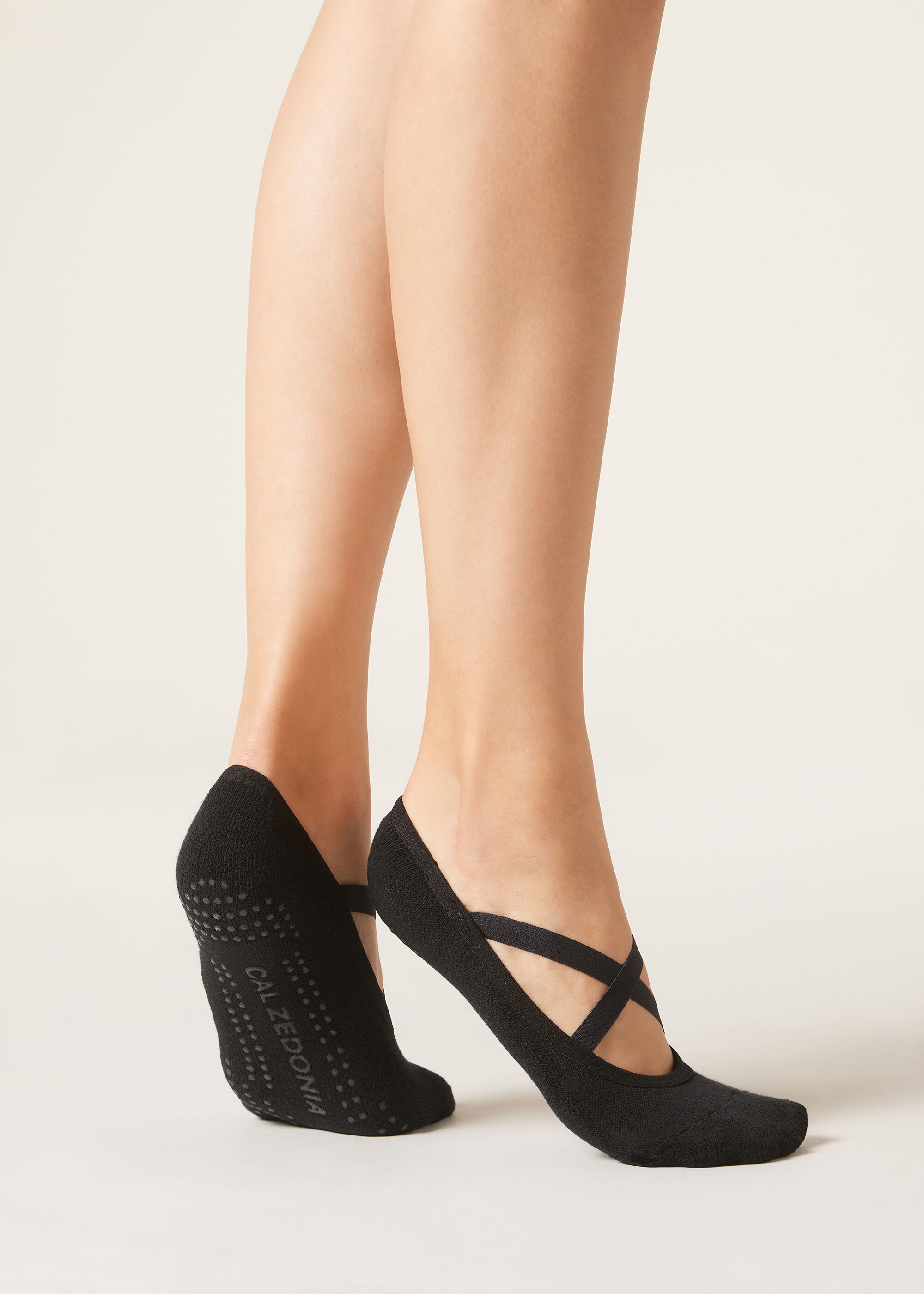 Chaussettes antidérapantes de Pilates avec croisement