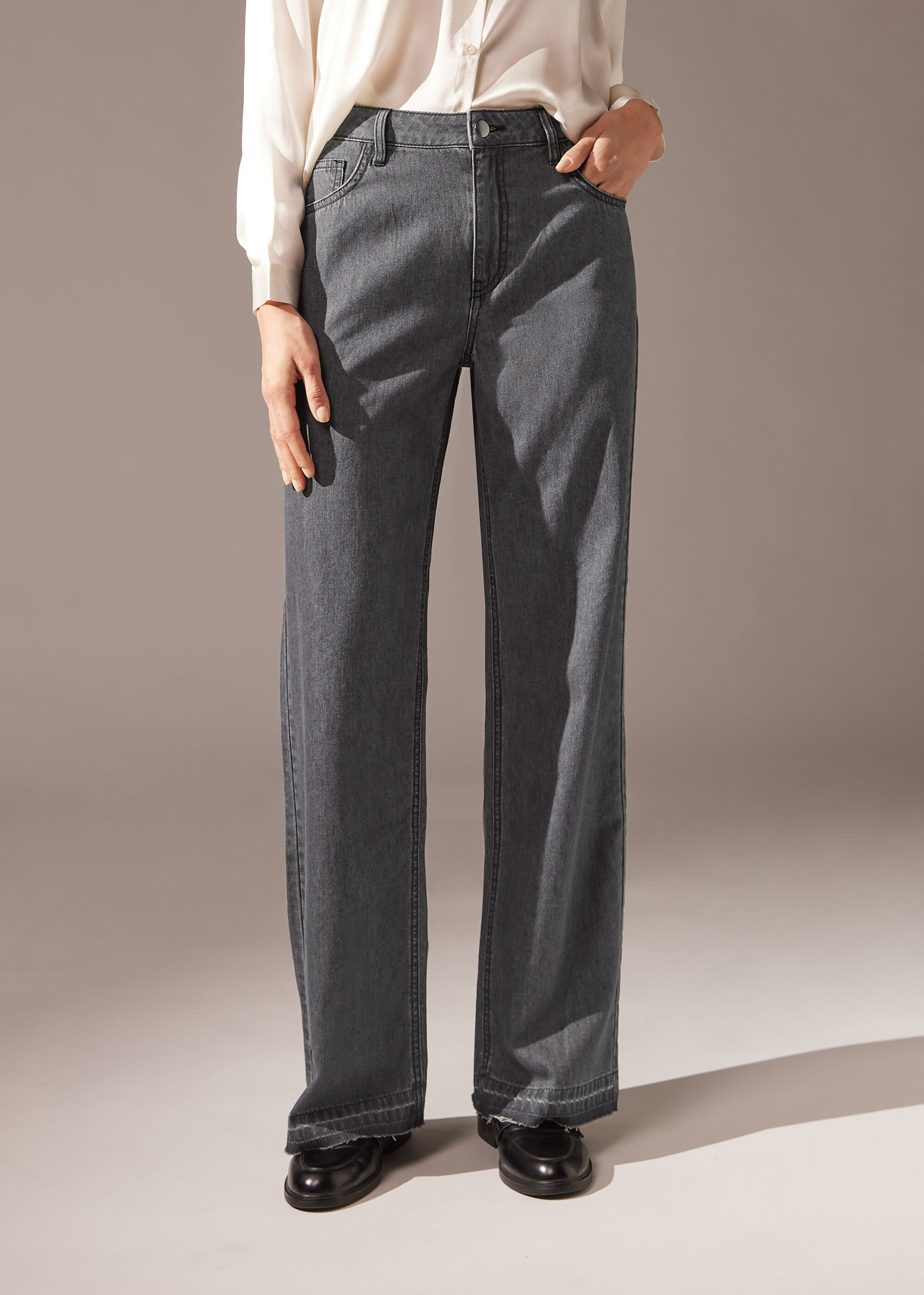 Light Straight Jeans